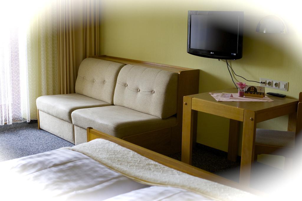 Hotel - Reweschnier Kusel Εξωτερικό φωτογραφία